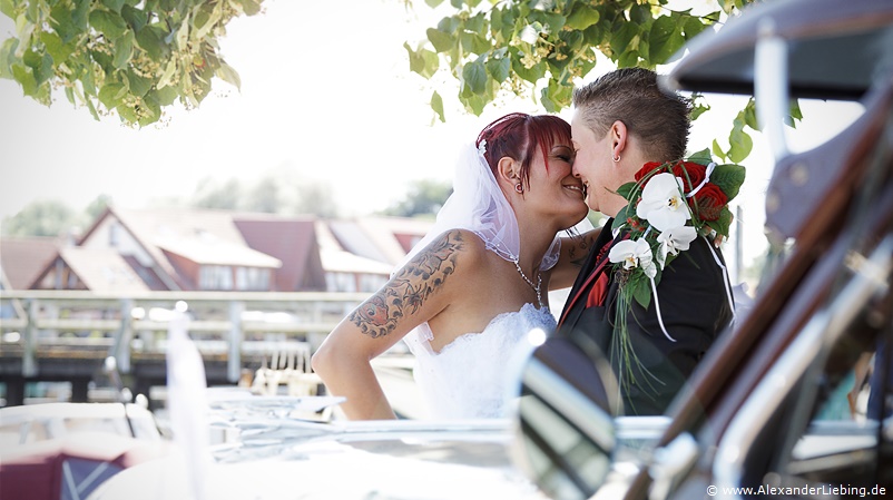 Hochzeitsfotograf Standesamt Greifswald - Ein Kuss für die Braut