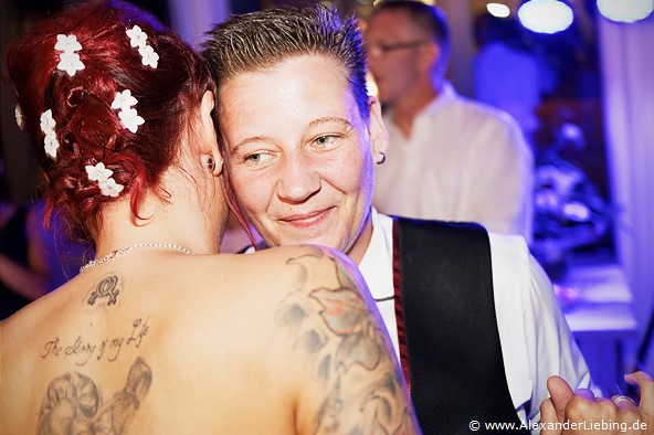 Hochzeitsfotograf Standesamt Greifswald - noch mal wird das Tanzbein geschwungen