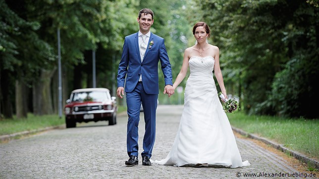 Hochzeitsfotograf Standesamt Barleben / Robinien-Hof Gommern - Brautpaarshooting mit Ford Mustang