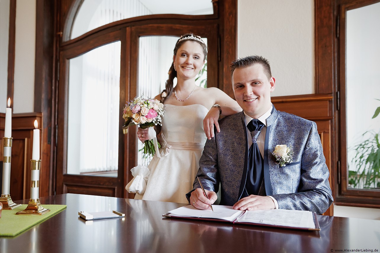 Was Kostet Heiraten Im Standesamt Heiraten im Standesamt Magdeburg / Elbelandhaus