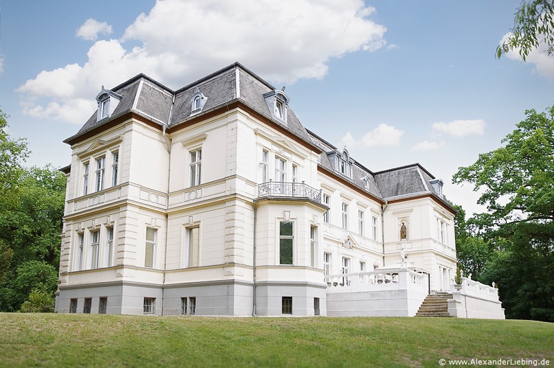 Hochzeit - kurz vor der Trauung Hochzeitsfotograf Eventschloss Schönfeld - Eventschloss Schönfeld