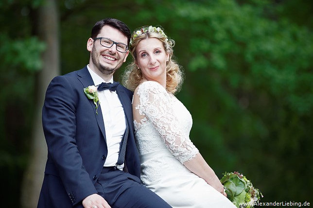 Hochzeit - Brautpaar Hochzeitsfotograf Eventschloss Schönfeld - Endlich verheiratet