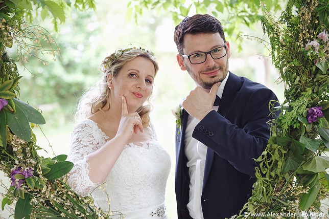 Hochzeit - Gruppenfoto Hochzeitsfotograf Eventschloss Schönfeld - Ein richtig cooles Ehepaar