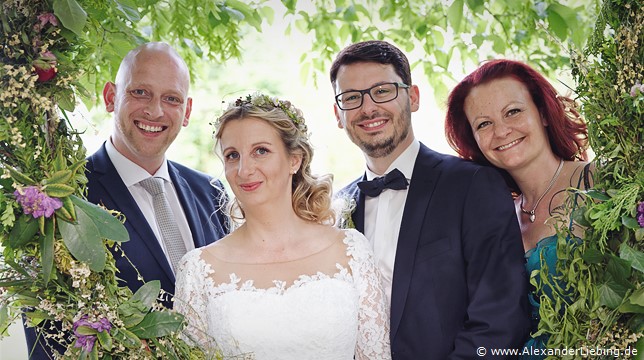 Hochzeit - Gruppenfoto Hochzeitsfotograf Eventschloss Schönfeld - Ein kleines Familienfoto