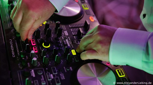 Hochzeit - Hochzeitsfeier Hochzeitsfotograf Eventschloss Schönfeld - Der DJ