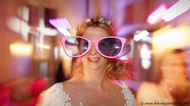 Hochzeitsfotograf Eventschloss Schönfeld - Die Braut mit Brille