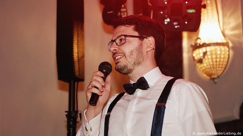 Hochzeit - Hochzeitsfeier Hochzeitsfotograf Eventschloss Schönfeld - Ein Ständchen vom Bräutigam