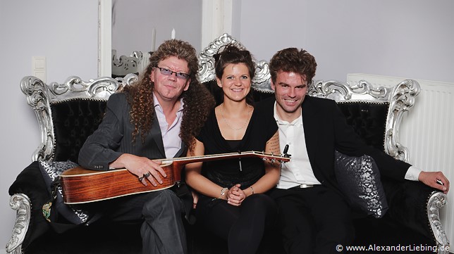 Hochzeit - Fotoecke und Photobooth Hochzeitsfotograf Eventschloss Schönfeld - Die Band in der Fotoecke