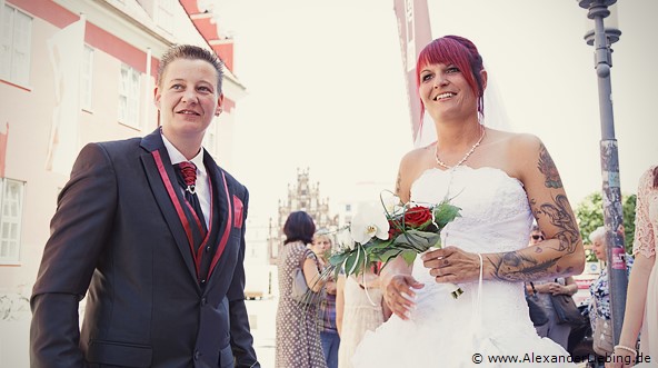 Hochzeit - kurz vor der Trauung Hochzeitsfotograf Standesamt Greifswald - das weibliche Brautpaar