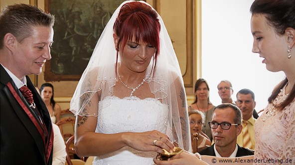 Hochzeit - standesamtliche Trauung Hochzeitsfotograf Standesamt Greifswald - der große Moment ist gekommen