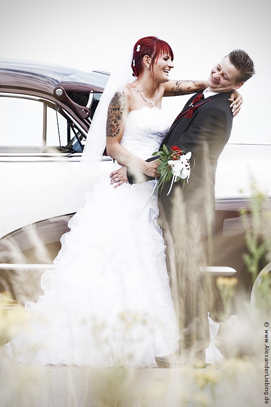 Hochzeit - Brautpaar Hochzeitsfotograf Standesamt Greifswald - ein bisschen Spaß muss sein