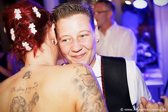 Hochzeit - Hochzeitsfeier Hochzeitsfotograf Standesamt Greifswald - noch mal wird das Tanzbein geschwungen
