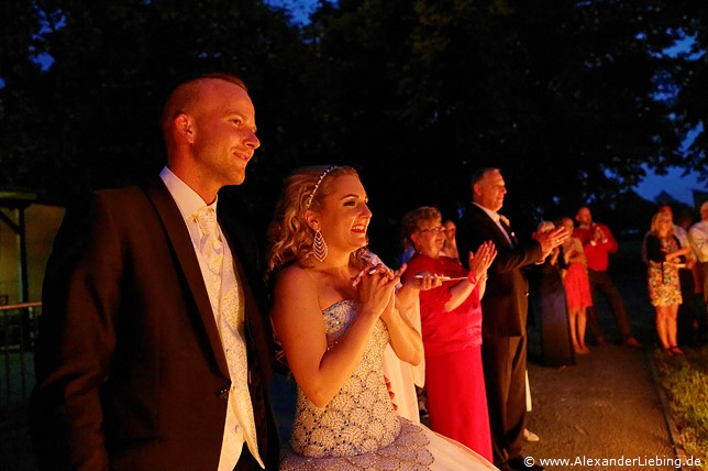 Hochzeit - Hochzeit, Feuershow Hochzeitsfotograf Standesamt Magdeburg / Gartenhaus im Stadtpark - ein begeistertes Ehepaar