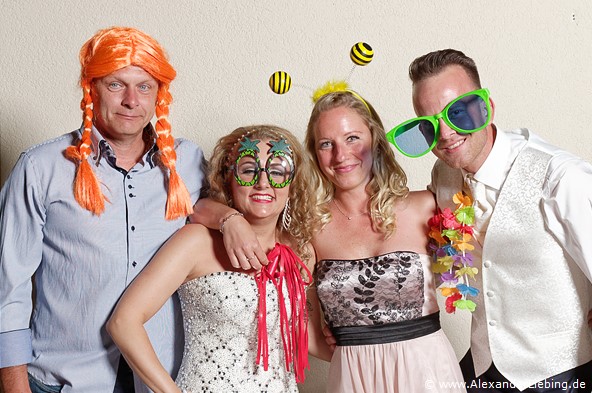 Hochzeit - Fotoecke und Photobooth Hochzeitsfotograf Standesamt Magdeburg / Gartenhaus im Stadtpark - Spaß in der Fotoecke