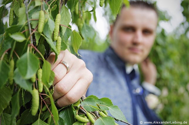 Hochzeit - Brautpaar Hochzeitsfotograf Standesamt Magdeburg / Elbelandhaus - Nahaufnahme vom Ehering.