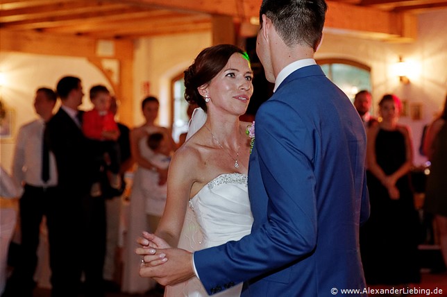 Hochzeitsfotograf Standesamt Barleben / Robinien-Hof Gommern - lange geübt: der Hochzeitstanz